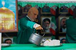 پنجره فولاد در قاب بیمارستان برکت؛ گزارشی از حال و هوای چایخانه رضوی